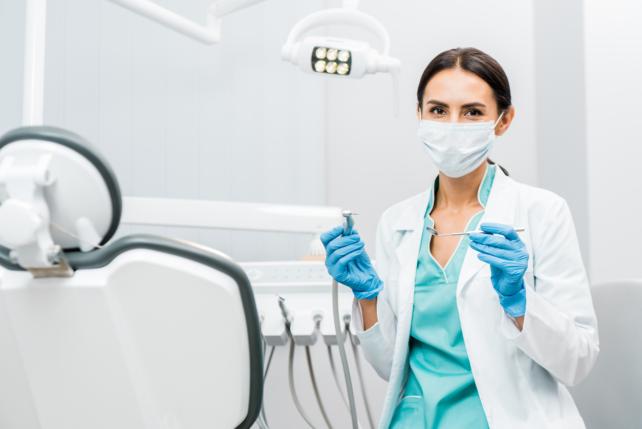 Quanto ganha um dentista? Vale a pena entrar para a área?